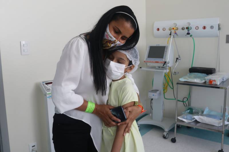 Myllena e sua mãe Miriam Rocha