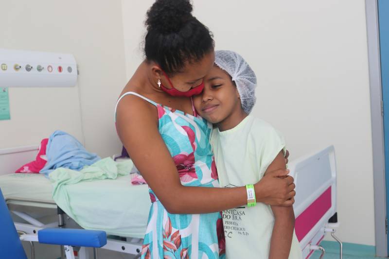 Emilly Kelly e sua mãe Maria Albania