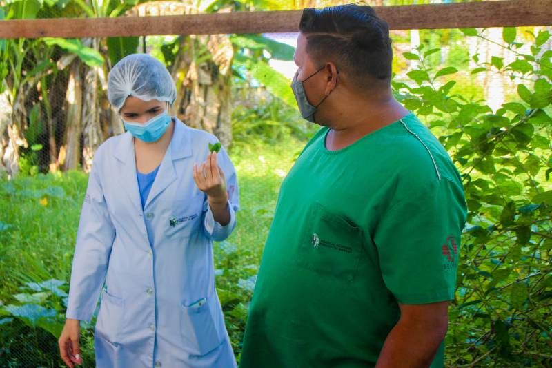 ttttttttt jardineiro Paulo Isidoro de Souza, que justamente com a nutricionista, Jéssica Galúcio, monitoraram a ação. 