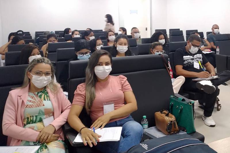 Vinte e cinco profissionais de saúde estão participando do treinamento