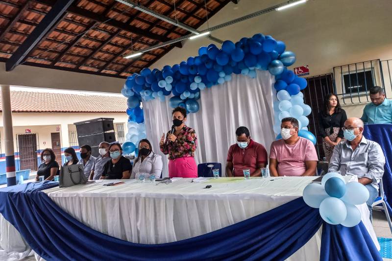 A mulher de blusa branca é a prefeita Márcia Ferreira; a de preto, Edilza Fontes; a de rosa, vice-reitora da Unifesspa,  Lucélia Cavalcante; o homem de camisa vermelha é o professor Carlos Maviael.  O grupo de dança Aquarela fez apresentação de carimbó.