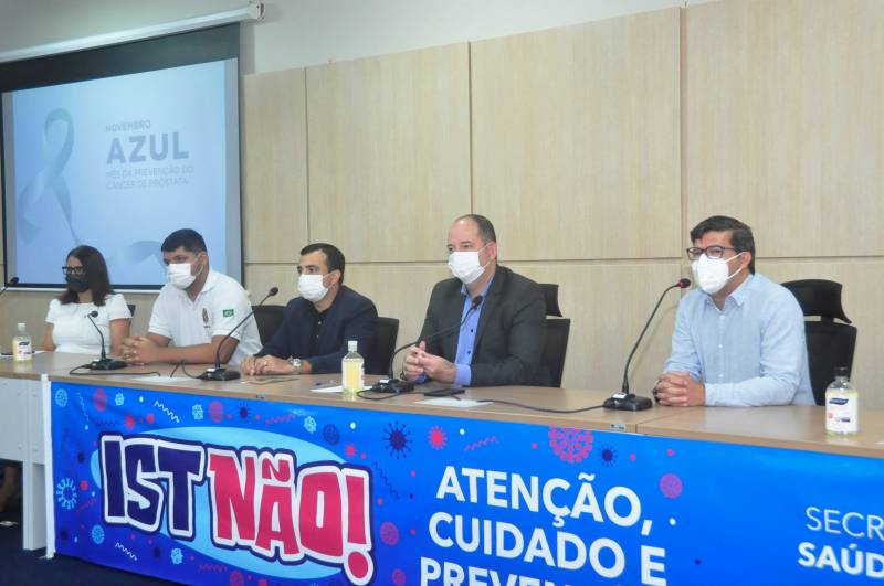 Mesa de abertura com Hildemar Fernandes, técnica da Sespa; Denilson Feitosa, diretor de Vigilância em Saúde da Sespa; Sipriano Ferraz, secretário adjunto da Sespa; Rômulo Rodovalho, secretário de Saúde do Pará, e Cleison Martins, coordenador do Programa de Controle da Tuberculose pela Sespa.