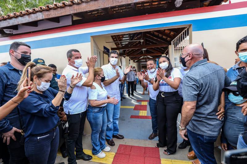 OVERNADOR ENTREGA Escola Estadual Floresta do Araguaia