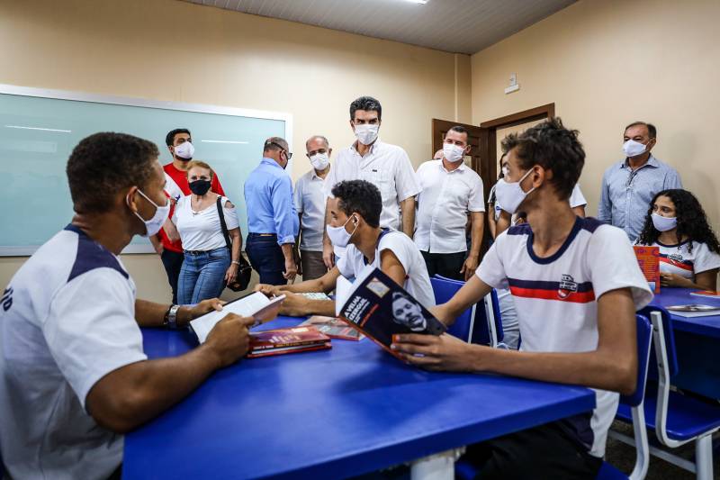 OVERNADOR ENTREGA Escola Estadual Floresta do Araguaia