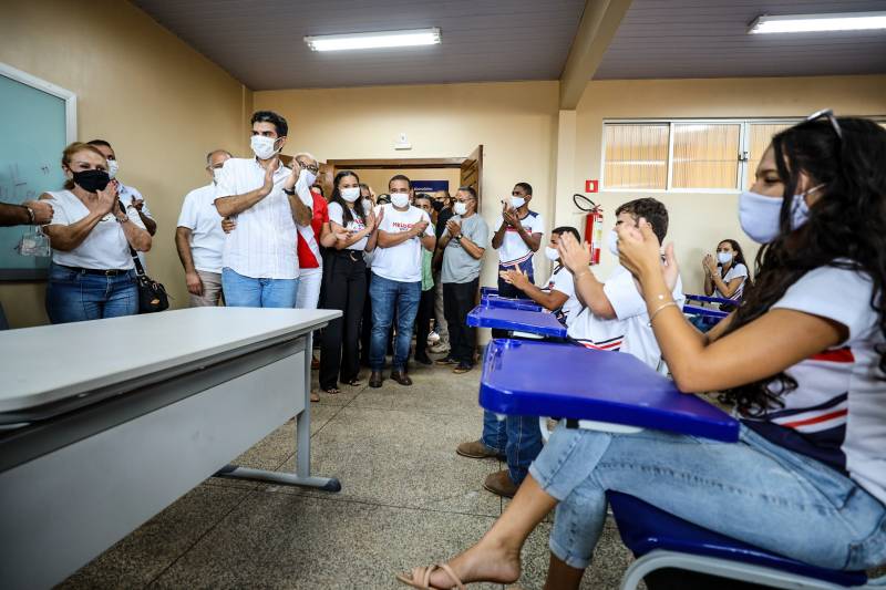 OVERNADOR ENTREGA Escola Estadual Floresta do Araguaia