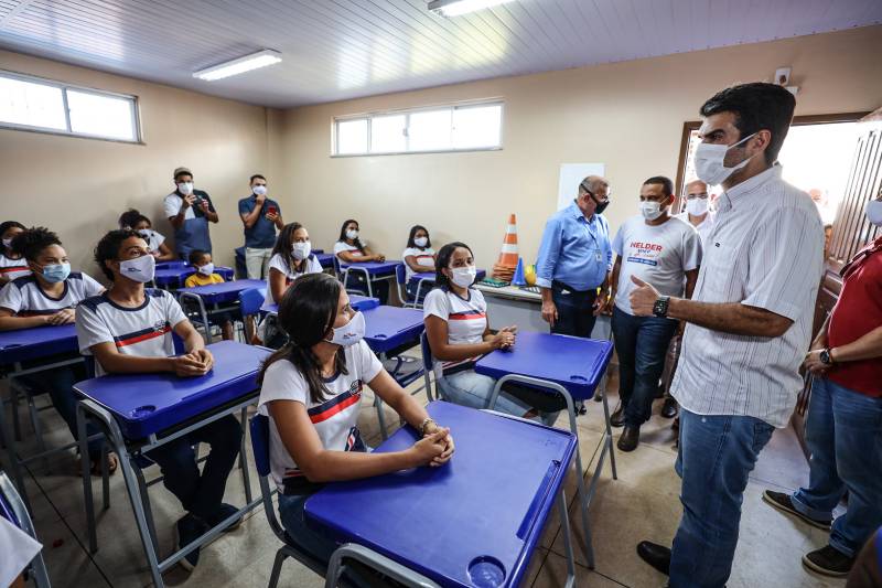 OVERNADOR ENTREGA Escola Estadual Floresta do Araguaia