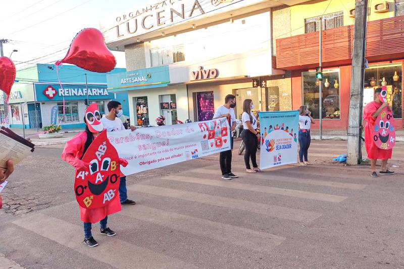 VOLUNTPARIOS FAZEM SENSBILIZAÇÃO DOAÇÃO DE SANGUE PELAS RUAS DE REDENÇÃO