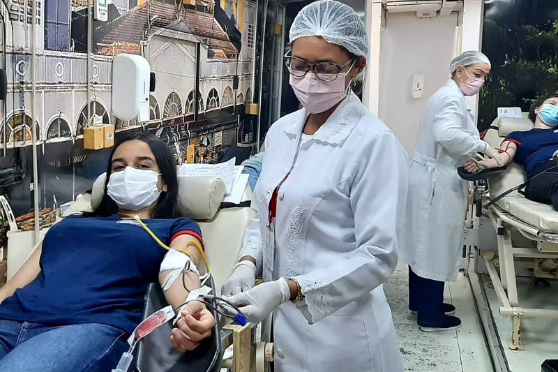 A universitária Flávia Alessandra Mendes Barbosa fez sua primeira doação de sangue em Belém