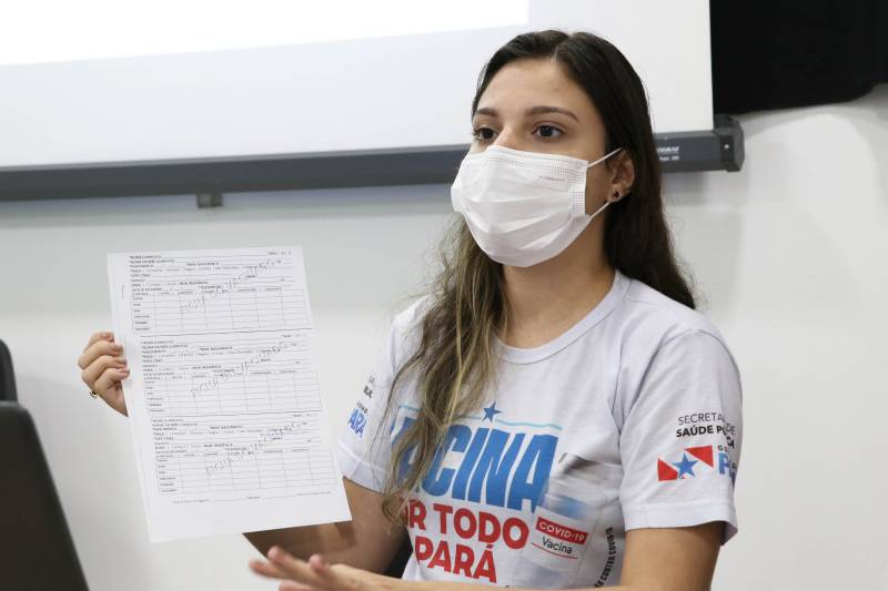 Enfermeira Juliana  Oliveira da Silva, da Coordenação Estadual de Imunizações