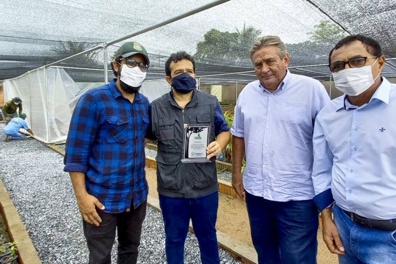 tttttttttttttttMutirão de regularização ambiental na região do Araguaia - FOTO 3 - DIVULGAÇÃO - secretário adjunto da Semas, Rodolpho Zahluth Bastos, durante visita a viveiro em Rio Maria