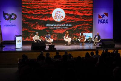 notícia: Palestrantes discutem futuro da floresta no Fórum Mundial de Bioeconomia, em Belém