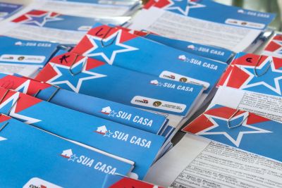 notícia: Moradores de Água Azul do Norte recebem cheques do 'Sua Casa'