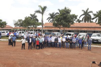 notícia: Governo investe no setor agro paraense e entrega mais 20 caminhonetes para o campo