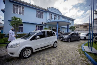 A Escola de Enfermagem, onde funciona um dos postos de vacinação