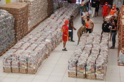 notícia: Governo entrega cestas básicas para famílias atingidas por enxurrada em Ipixuna do Pará