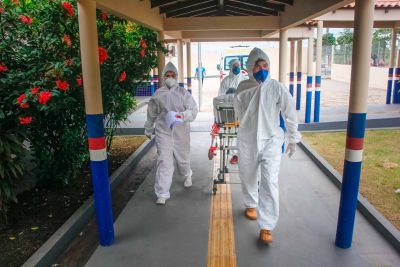 notícia: Em dois meses, 315 pacientes com Covid-19 já foram transferidos pelo Governo na região oeste