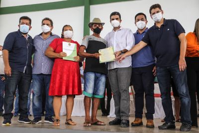 notícia: Governo entrega títulos de terra e contempla 50 famílias com o 'Sua Casa' em Almeirim