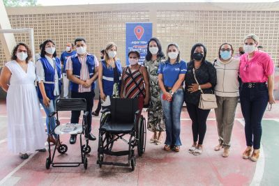 notícia: TerPaz entrega cadeiras de rodas aos moradores do bairro do Guamá, em Belém