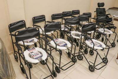 Cadeiras de banho entregues para Pessoas com Deficiência