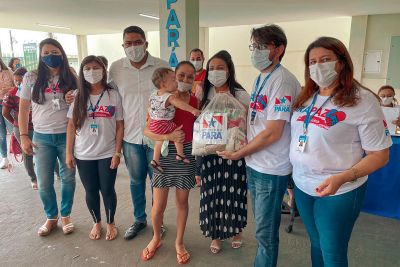 notícia: Estado beneficia centenas de famílias com cestas de alimentos em Parauapebas 