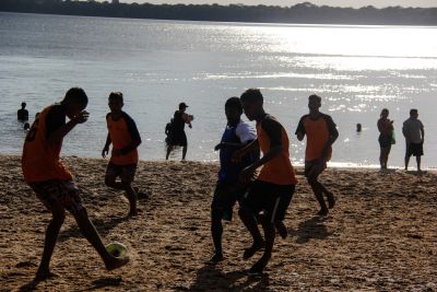 notícia: Veranistas da praia de Marudá se divertem com o Verão Seel