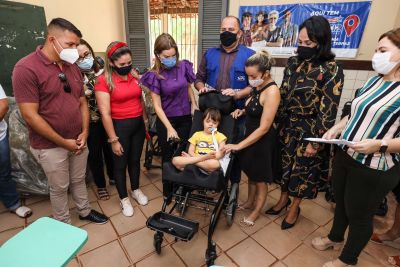 notícia: TerPaz realiza entrega de cadeira de rodas para moradores de Belém e Ananindeua