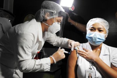 notícia: Hospital Regional Público da Transamazônica inicia vacina contra Covid-19  