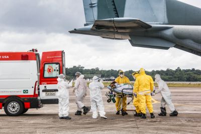 notícia: Governo do Estado aumenta número de voos para transferência de pacientes de Oriximiná
