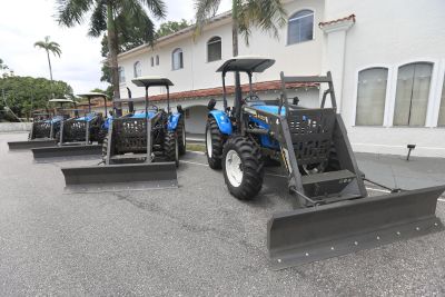 notícia: Governo entrega equipamentos para desenvolvimento da agricultura familiar 
