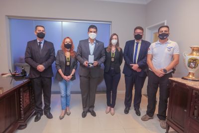 notícia: Governador recebe representantes da Polícia Científica do Paraná 