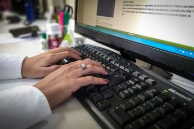 notícia: Governo economiza mais de R$ 4 milhões com Processo Administrativo Eletrônico