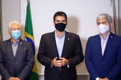 notícia: Governo destina chips com internet móvel para alunos da universidade estadual