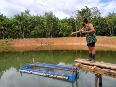 notícia: Emater inicia Unidade Demonstrativa de piscicultura familiar em Inhangapi