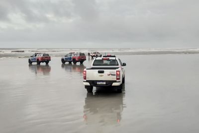 notícia: Salinas tem movimento tranquilo e praias fechadas no domingo de Carnaval