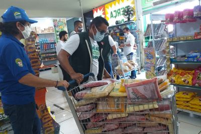 notícia: Adepará e Vigilância Sanitária fiscalizam supermercados em Tomé-Açu