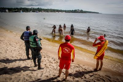 notícia: Forças de segurança fazem operação surpresa em praias de Santarém para evitar aglomerações 