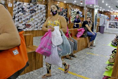 notícia: Shoppings centers e academias têm horário reduzido por decreto estadual