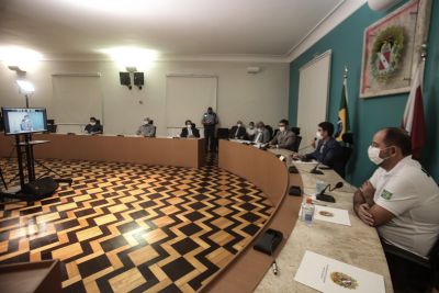 notícia: Governador pede cooperação aos prefeitos no combate à Covid-19 e anuncia chegada de mais vacinas