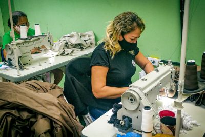 notícia: Fábrica Esperança intensifica a produção de sacolas ecológicas reutilizáveis