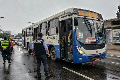 notícia: Procon Pará fiscaliza lotação de ônibus em Belém na avenida Almirante Barroso