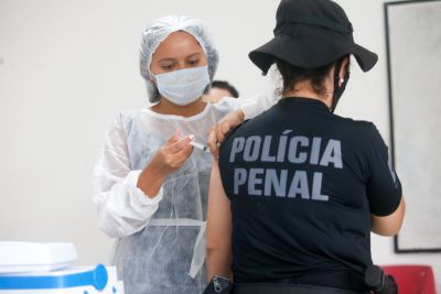 notícia: Governo realiza segundo dia de vacinação para agentes de segurança pública