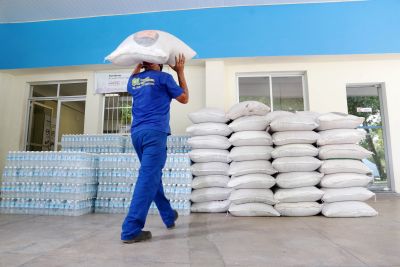 notícia: Doações de empresas e da população vêm ajudando a manter abrigos emergenciais