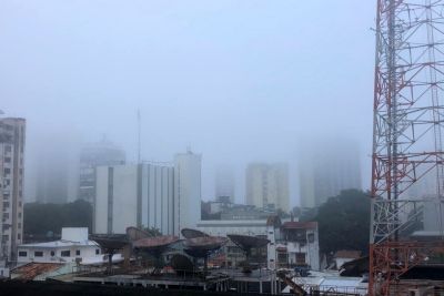 notícia: Nevoeiro visto em Belém é mais comum em período de chuvas