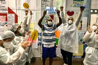 notícia: Após 30 dias internado com Covid-19, paciente recebe alta no Hospital de Campanha do Hangar