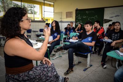 notícia: Seduc comemora o Dia Nacional da Língua Brasileira de Sinais