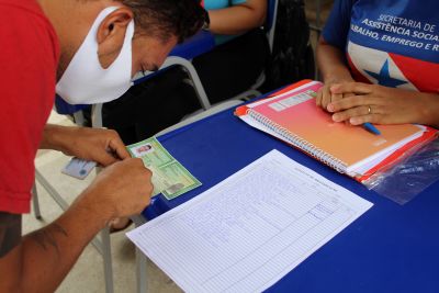 notícia: Pessoas em situação de vulnerabilidade, acolhidas pelo Estado, recebem suas identidades