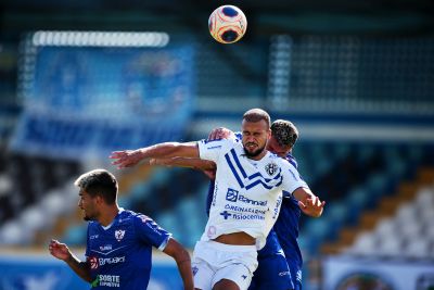 notícia: Times do Campeonato Paraense usam o símbolo do autismo nos uniformes