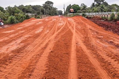 notícia: Setran prossegue com obras de construção e pavimentação da Perna Leste
