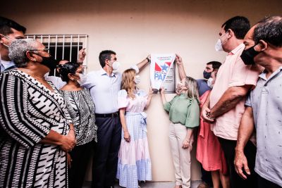 notícia: Escola Placídia Cardoso completa 80 anos, é a 58ª unidade entregue reconstruída pelo Governo 