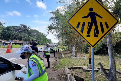 notícia: Blitz educativa orienta sobre controladores de velocidade na estrada de Mosqueiro